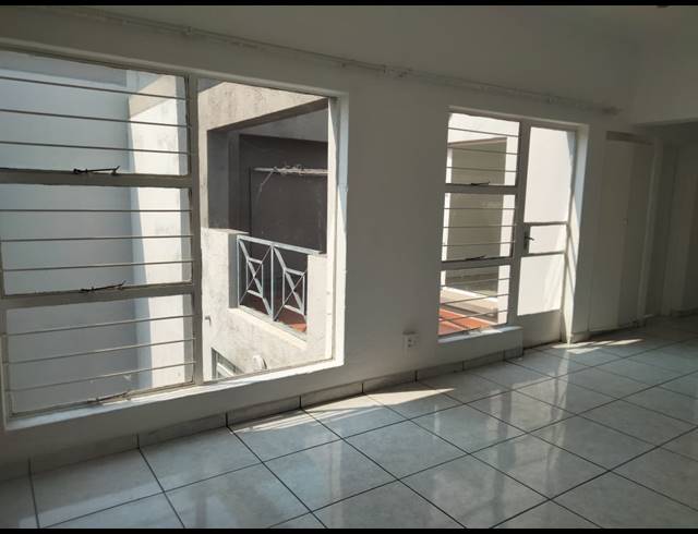 2 BEDROOM FLAT FOR SALE IN RADIOKOP